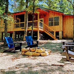 Secluded 45 acres dog friendly- Hideaway Cabin