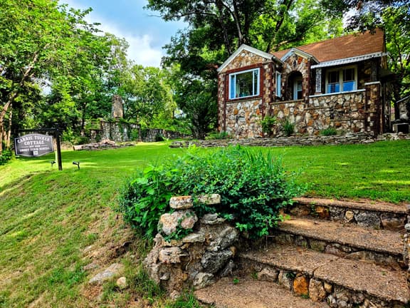 Historic Stone Cottage • River View • In Hardy - Image 1